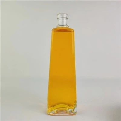 Bottiglia di liquore da 700 ml di forma quadrata di vendita calda per Vodka Whiskey Gin